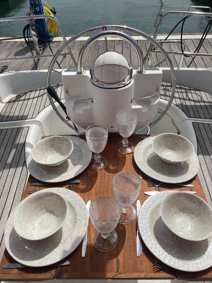 Sea Bloom - Sleep & Sail In Tejo Hotel Lisbon Exterior photo