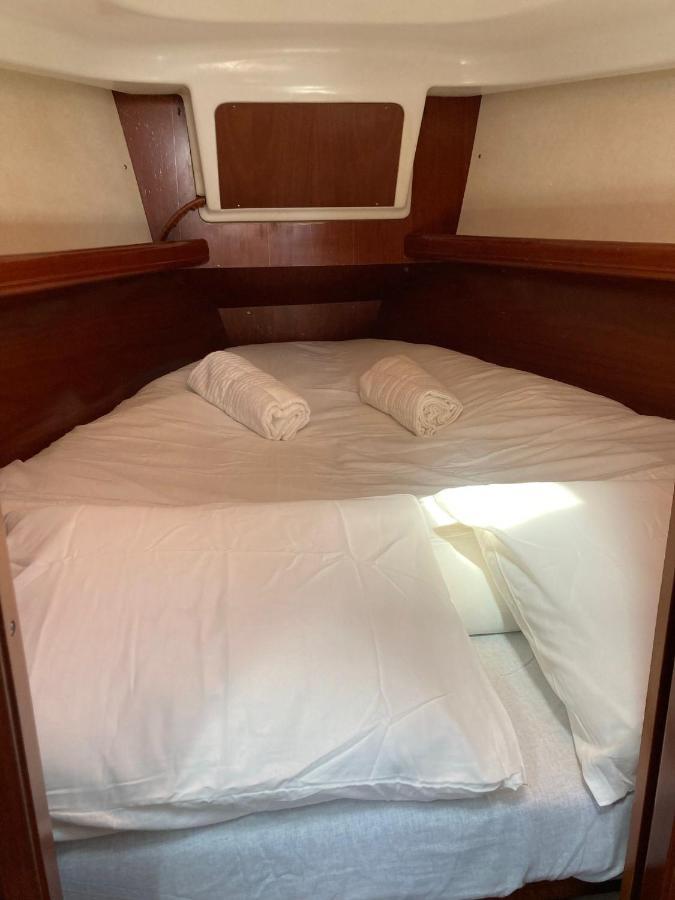Sea Bloom - Sleep & Sail In Tejo Hotel Lisbon Exterior photo